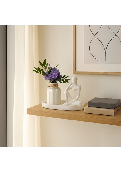 Minimalist Heykel ve Vazo Seti – Dekoratif El Yapımı Beton Tepsi Üzerinde Estetik Tasarım