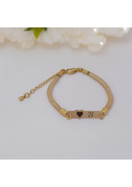 Altın Plakalı 14 Ayar B Harfine Özel Kalp Figürlü Hasır Kordonlu Hediye BILEKLIK-414HARF fiyatları