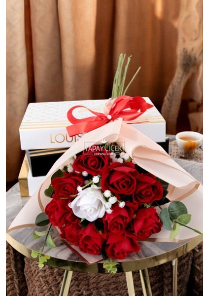 11 Kadife Güllü Sevgiliye Özel Solmayan Kırmızı Gül Buketi