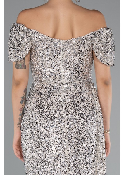 Kayık Yaka Bacak Dekolteli Uzun Pullu Abiye Elbise ABU4843 fırsatları