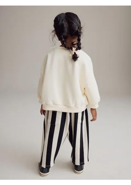 Kız Çocuk Pamuklu Kabartma Yazılı Sweatshirt ve Çizgili Pantolon Alt-Üst Takım - Günlük Takım fiyatları