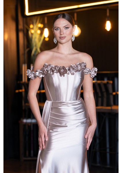 Çiçekli Kayık Yaka Balenli Uzun Saten Abiye ABU4903