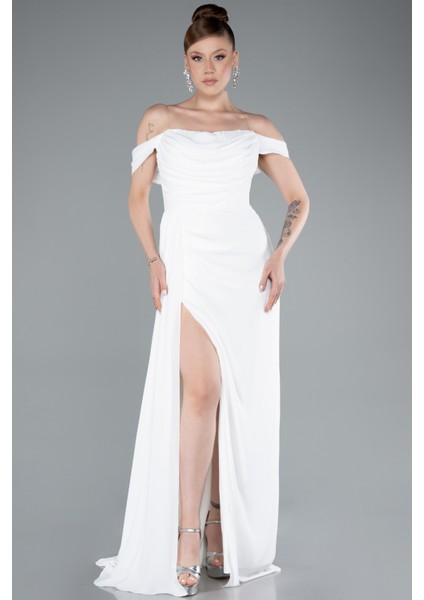 Kayık Yaka Yırtmaçlı Uzun Şifon Abiye Elbise ABU4925