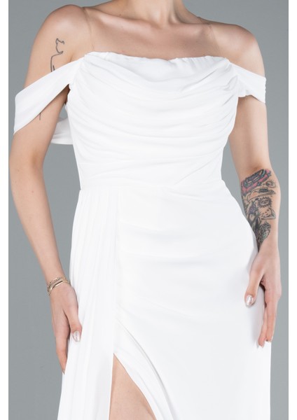 Kayık Yaka Yırtmaçlı Uzun Şifon Abiye Elbise ABU4925 modelleri