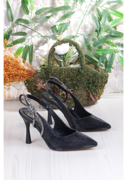 35388 Jena Simli Taş Büzgü Detaylı Önü Kapalı Arkası Açık Topuklu Kadın Ayakkabı indirimleri