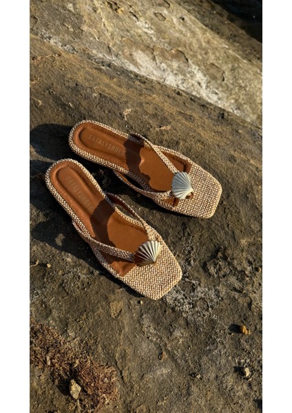 Bej Hasır Midye Kabuklu Parmak Arası Düz Terlik indirimleri