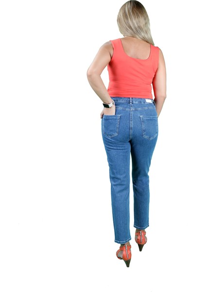 Kadın Orta Mavi Mom Jeans modelleri