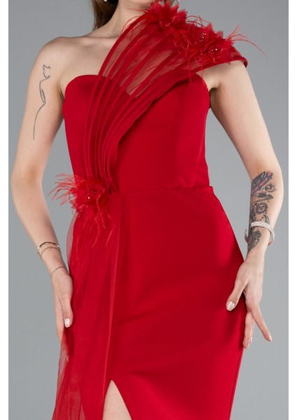 Tek Omuz Çiçek Aksesuarlı Yırtmaçlı Uzun Abiye ABU4969 fırsatları