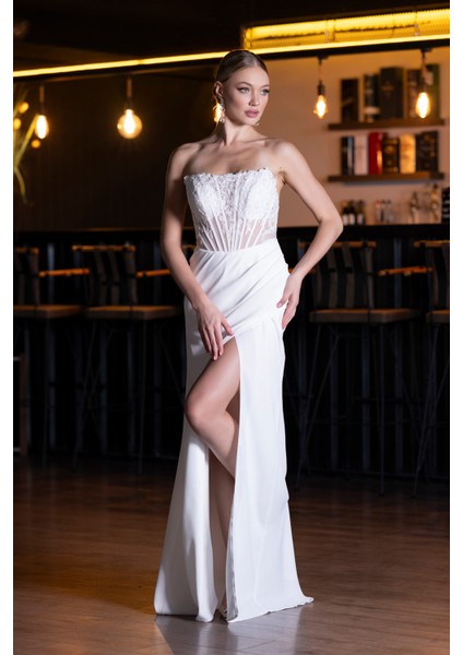 Straplez Güpür Aplikeli Yırtmaçlı Uzun Abiye Elbise ABU5001