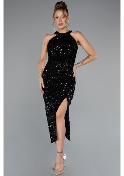 Halter Yaka Yırtmaçlı Midi Pullu Gece Elbisesi ABK2386