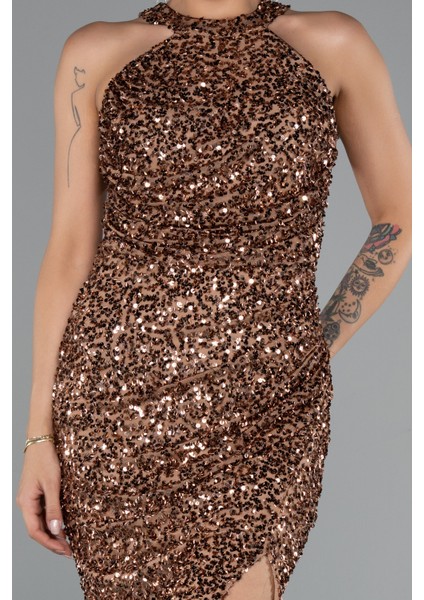 Halter Yaka Yırtmaçlı Midi Pullu Gece Elbisesi ABK2386 modelleri