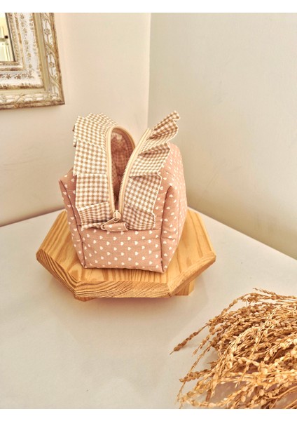 Bej Kalpli Makyaj Çantası – Fırfırlı , %100 Pamuklu, Kapitoneli, Çok Amaçlı Organizer, 20X10X10 cm