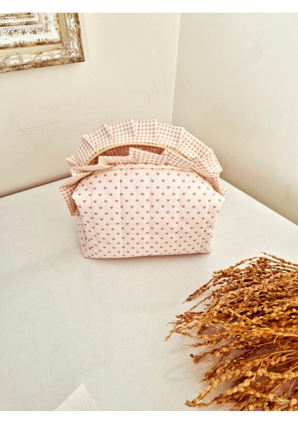 Bej Kalpli Makyaj Çantası – Fırfırlı , %100 Pamuklu, Kapitoneli, Çok Amaçlı Organizer, 20X10X10 cm