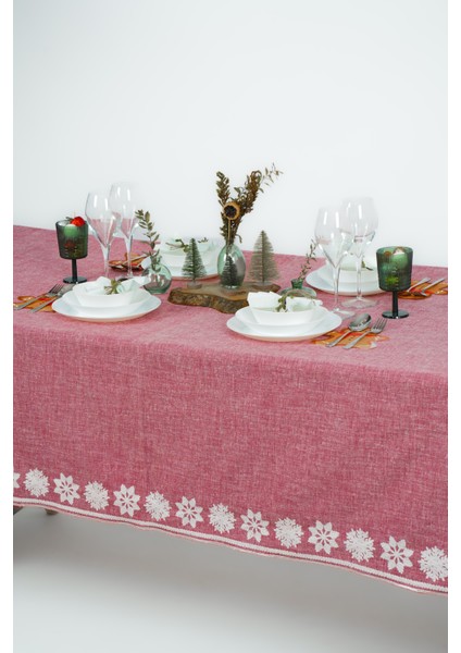 Pera Kar Tanesi Nakışlı Masa Örtüsü