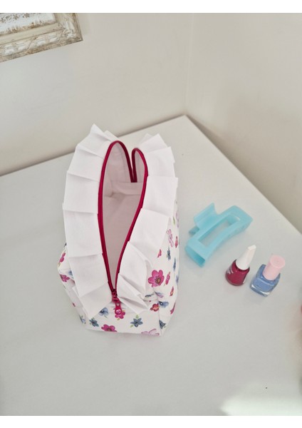 Kapitoneli Beyaz Fırfırlı Makyaj Çantası – Mavi,pembe Çiçekli %100 Pamuk, Büyük Boy Seyahat Organizer