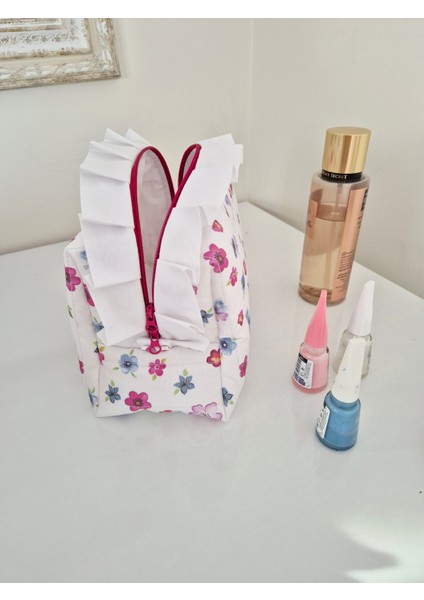 Kapitoneli Beyaz Fırfırlı Makyaj Çantası – Mavi,pembe Çiçekli %100 Pamuk, Büyük Boy Seyahat Organizer modelleri