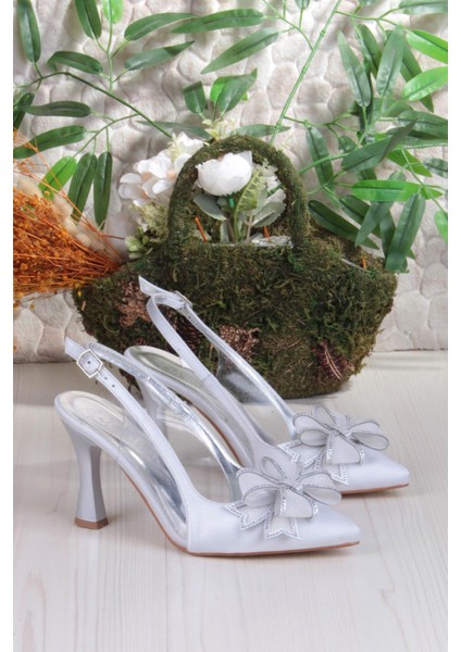 35387 Jena Simli Taşlı Fiyonk Detaylı Önü Kapalı Arkası Açık Topuklu Kadın Ayakkabı indirimleri