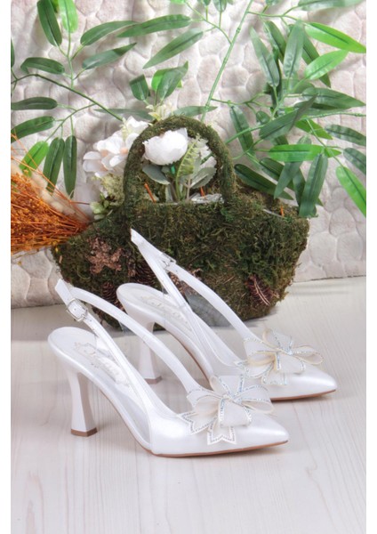 35387 Jena Simli Taşlı Fiyonk Detaylı Önü Kapalı Arkası Açık Topuklu Kadın Ayakkabı indirimleri