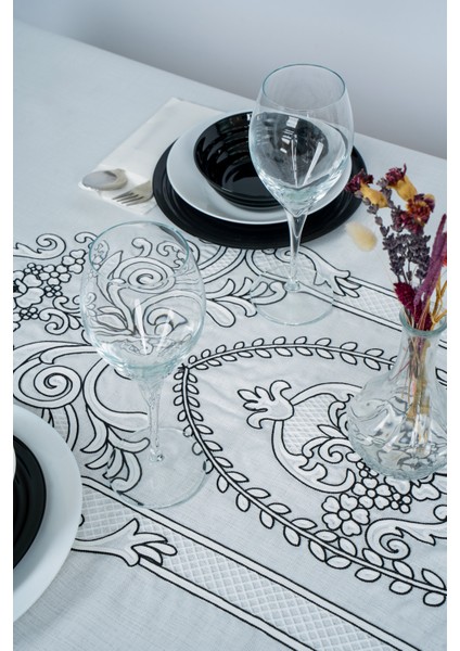 Nakışlı Siyah Masa Örtüsü fiyatları