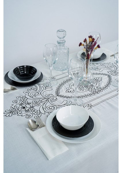 Nakışlı Siyah Masa Örtüsü fırsatları