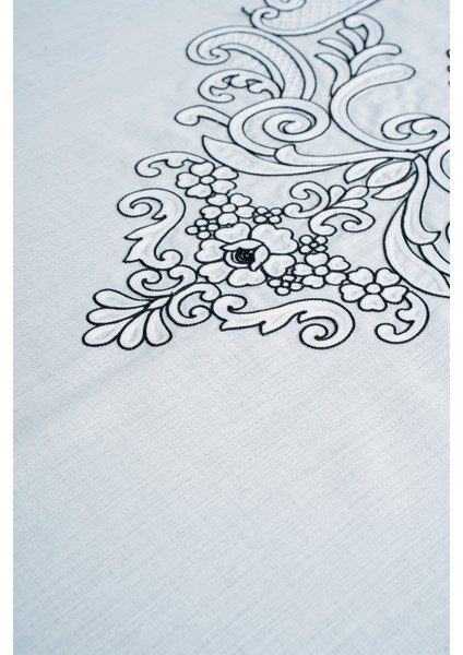 Nakışlı Siyah Masa Örtüsü indirimleri