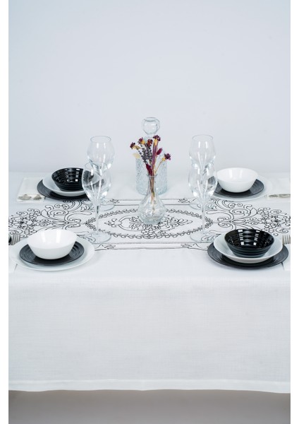 Nakışlı Siyah Masa Örtüsü