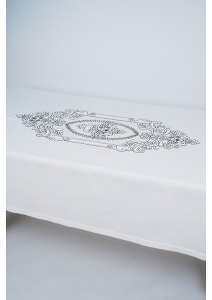 Nakışlı Siyah Masa Örtüsü