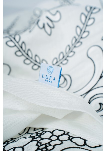 Nakışlı Siyah Masa Örtüsü