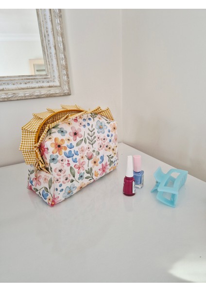 Büyük Çiçekli Makyaj Çantası – Sarı Fırfırlı Büyük Boy , Kapitoneli Pamuklu Seyahat Organizer
