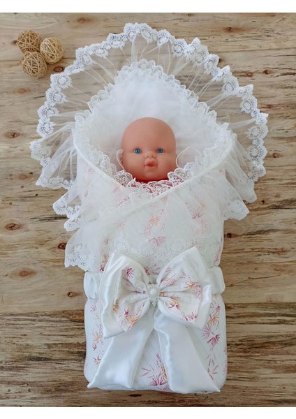 Zarif Hanımeli Desenli Bebek Battaniyesi