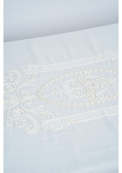 Gold Nakışlı Masa Örtüsü