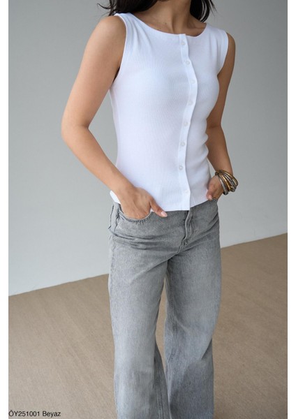 Kadın Beyaz Renk Bisiklet Yaka Düğmeli Bluz Yelek
