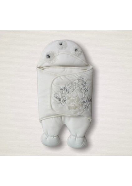 Zarif Tavuskuşu Nakışlı Yenidoğan Kundak modelleri