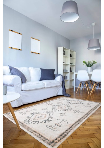 Fuga Yumuşak Dokulu Beyaz Vintage Desenli Halı KA 21