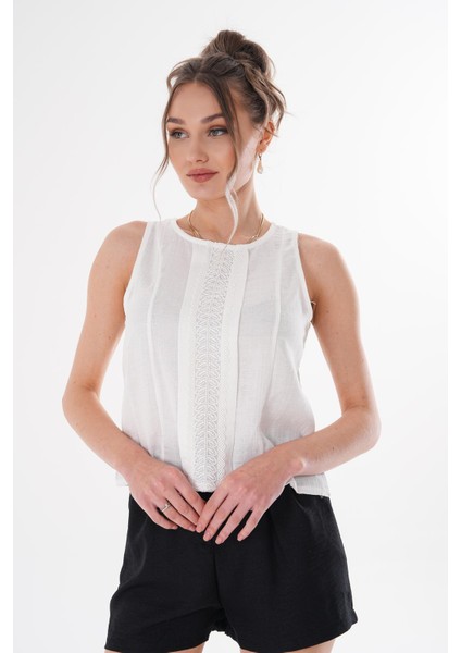 Önü Dantel Detaylı Kolsuz Müslin Bluz