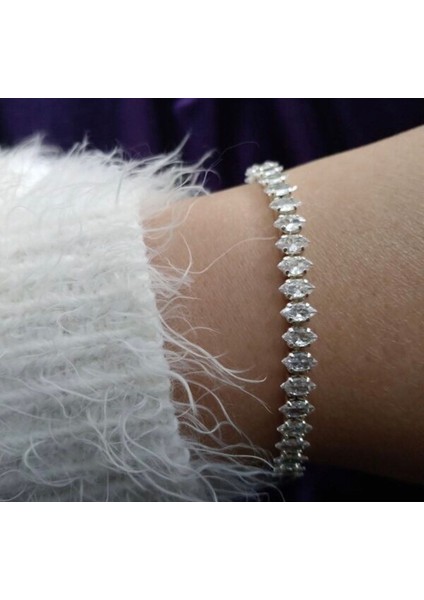 Gümüş Renk Zirkon Taşlı Mekik Model Su Yolu Çelik Bileklik