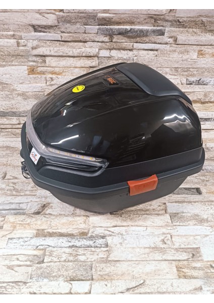 Motosiklet Arka Çanta 33 Lt Siyah Sinyal ve Stop Işıklı fiyatları