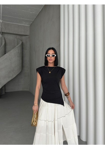 Kadın Kayık Yaka Asimetrik Kesim Yırtmaç Detay Vatkalı Kolsuz Şık Bluz MNN4432