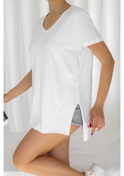 Kadın V Yaka Kısa Kol Yırtmaçlı Salaş Tshirt BLZ1083 fiyatları