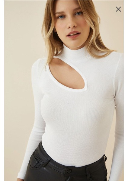 Kadın Dekolteli Cut Out Detaylı Fitilli Kaşkorse Örme Bluz BLZ00065