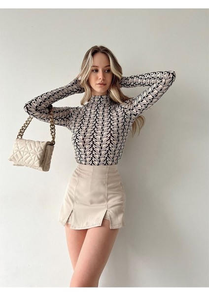 Kadın Taş Siyah Geometrik Desenli Yarım Balıkçı Yaka Bluz modelleri