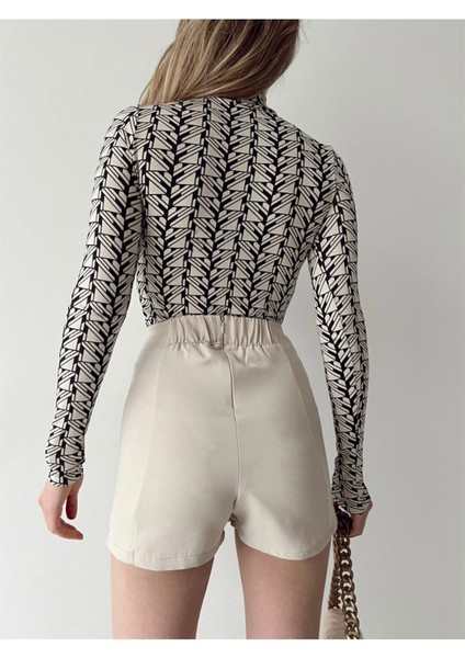 Kadın Taş Siyah Geometrik Desenli Yarım Balıkçı Yaka Bluz fırsatları