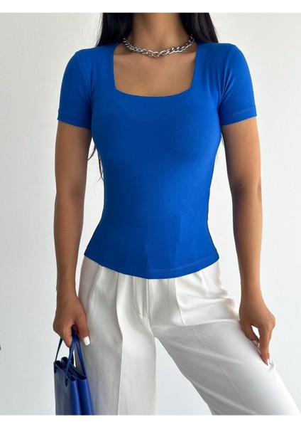 Kadın Kısa Kollu Kare Yaka Viskon Bluz BLZ11870