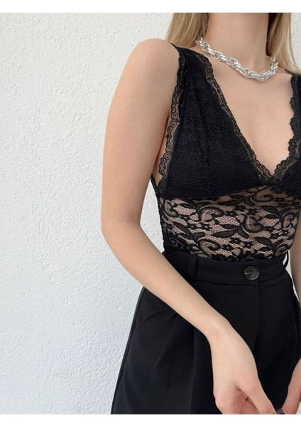 Kadın Siyah V Yaka Dantel Büstiyer Bralet Bluz BLZ5500 fırsatları