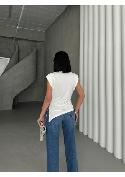 Kadın Kayık Yaka Asimetrik Kesim Yırtmaç Detay Vatkalı Kolsuz Şık Bluz MNN4432 fırsatları