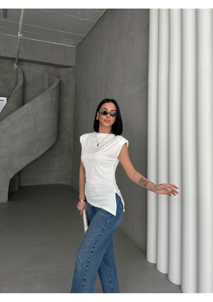 Kadın Kayık Yaka Asimetrik Kesim Yırtmaç Detay Vatkalı Kolsuz Şık Bluz MNN4432 indirimleri