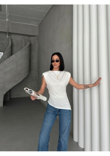 Kadın Kayık Yaka Asimetrik Kesim Yırtmaç Detay Vatkalı Kolsuz Şık Bluz MNN4432