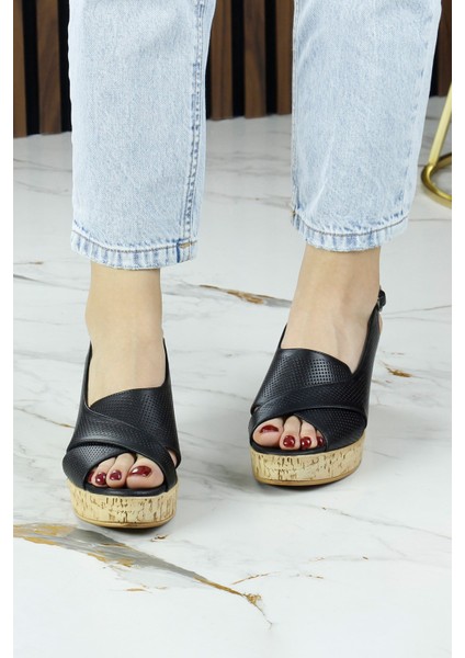 Serie Siyah Hakiki Dana Derisi Delik Detaylı Mantar Taban Görünümlü Dolgu Topuklu Slingback Sandalet modelleri