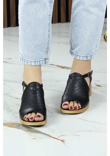 Amanda Siyah Hakiki Dana Derisi Kesik Detaylı Ayarlanabilir Tokalı Kalın Topuklu Günlük Sandalet modelleri