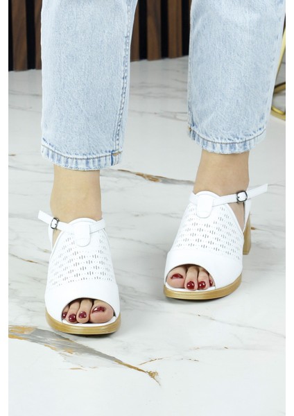 Amanda Beyaz Hakiki Dana Derisi Kesik Detaylı Ayarlanabilir Tokalı Kalın Topuklu Günlük Sandalet modelleri